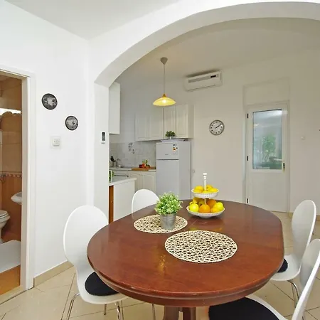 דירה Beachfront זאוסטרוג