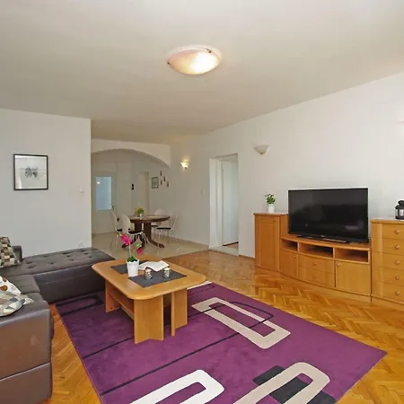 Beachfront דירה *