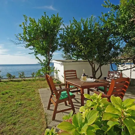 Beachfront شقة