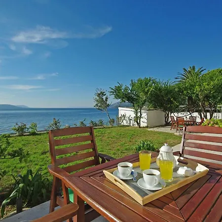 Beachfront Apartment *