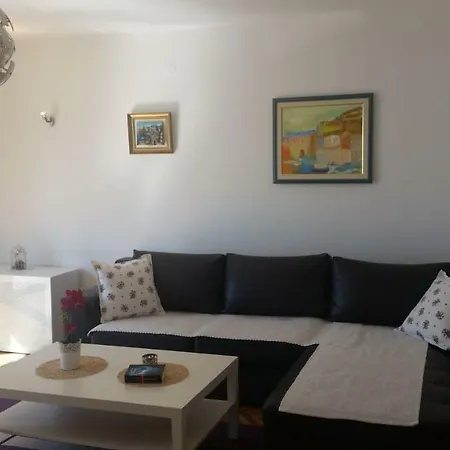 Beachfront Apartment Zaostrog
