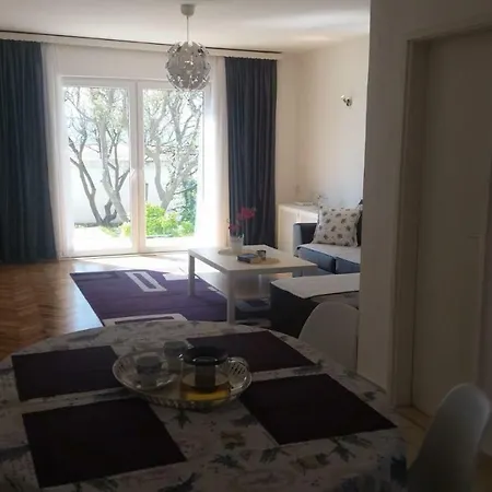 Beachfront Apartment Zaostrog